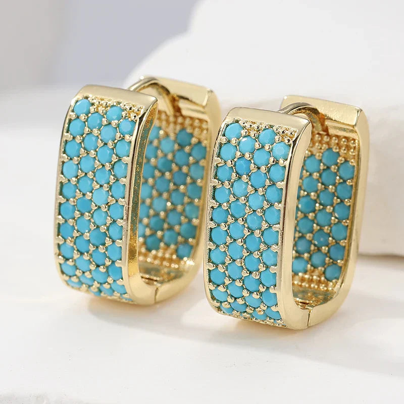 Boucles d'oreilles créoles dorées avec pendentif turquoise Crush de Danoir Paris, élégantes et tendance.