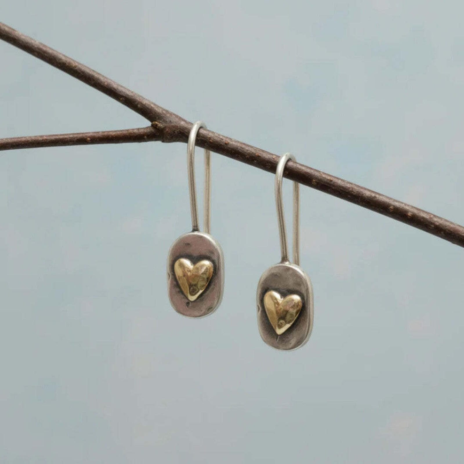 Boucles d'oreilles vintage en or avec cœur incrusté de la marque Danoir Paris, élégantes et raffinées.