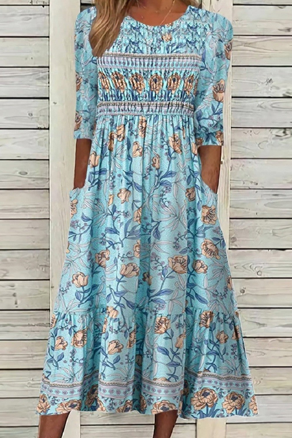 Robe Brynn Petal Muse de Danoir Paris en tissu bleu, style élégant avec détails floraux, vue de face sur fond blanc.