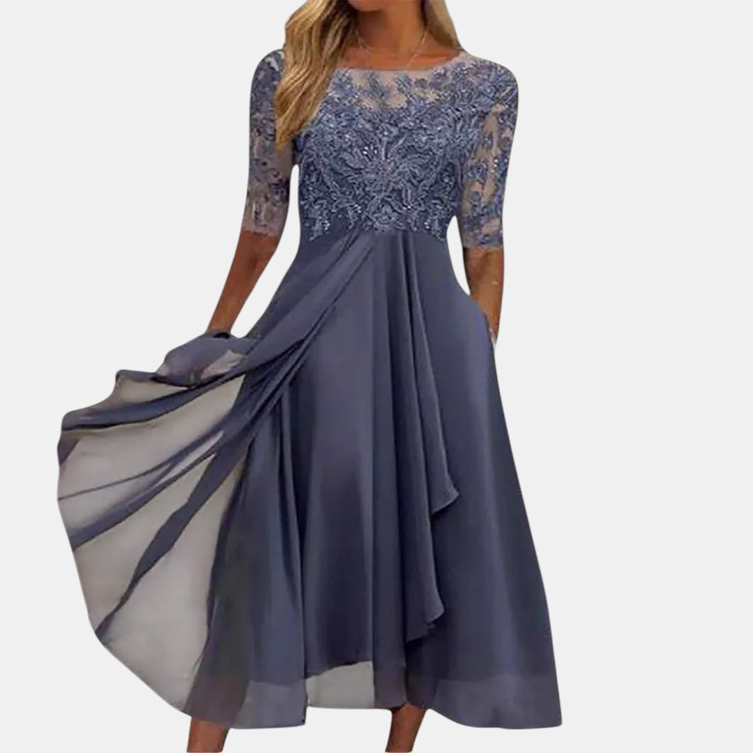 Robe élégante en dentelle bleue Rhonda™ de Danoir Paris, vue de face, avec détails sophistiqués et finition raffinée.
