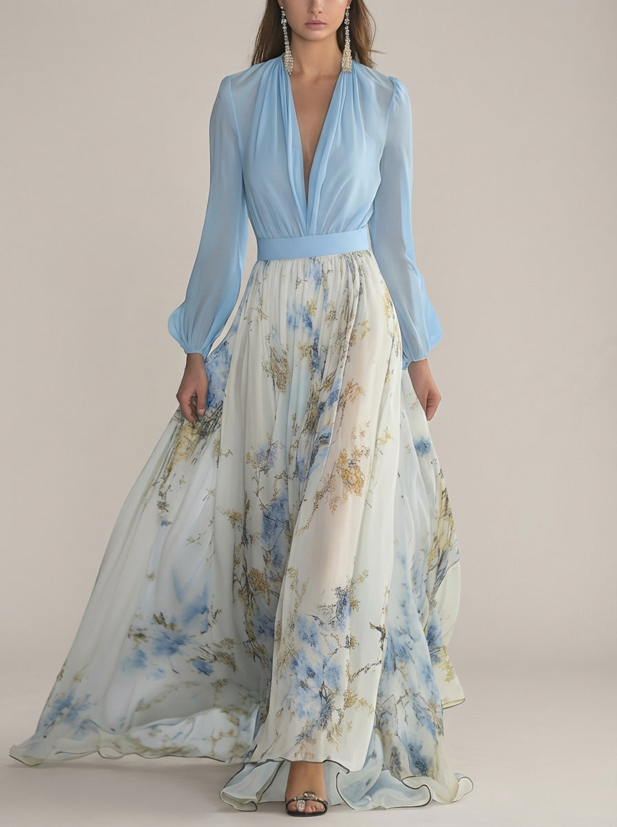 Robe longue VERA de Danoir Paris, maxi dress bleu avec détails élégants, portée sur un mannequin.