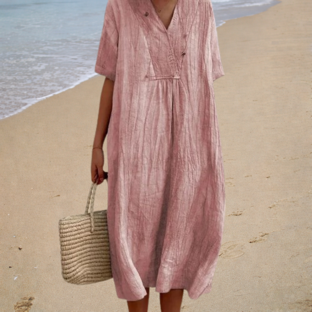 Robe longue décontractée Victoire de Danoir Paris en tissu bleu, style élégant et confortable pour toutes les occasions.