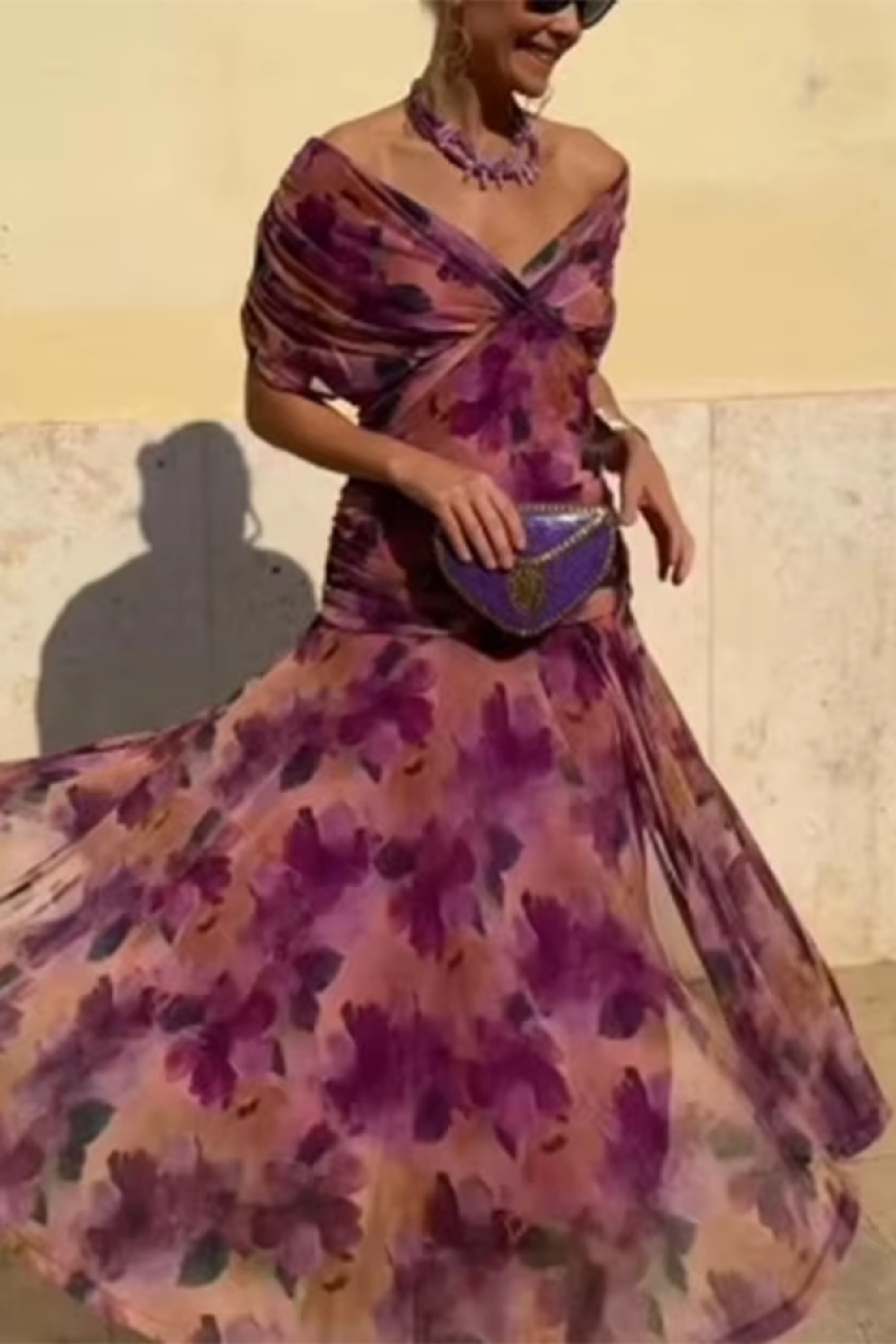 Robe maxi de fête verte bouteille Danoir Paris, élégante avec col V, longueur longue et coupe fluide.