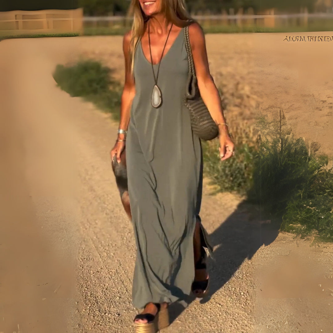Robe longue élégante Arietta de Danoir Paris, robe maxi vert avec détails sophistiqués, pour une allure chic et raffinée.