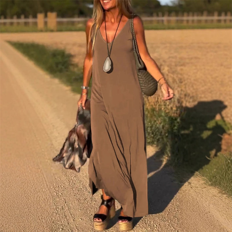 Robe maxi élégante Arietta de Danoir Paris en tissu vert, longue et fluide, pour une silhouette sophistiquée.
