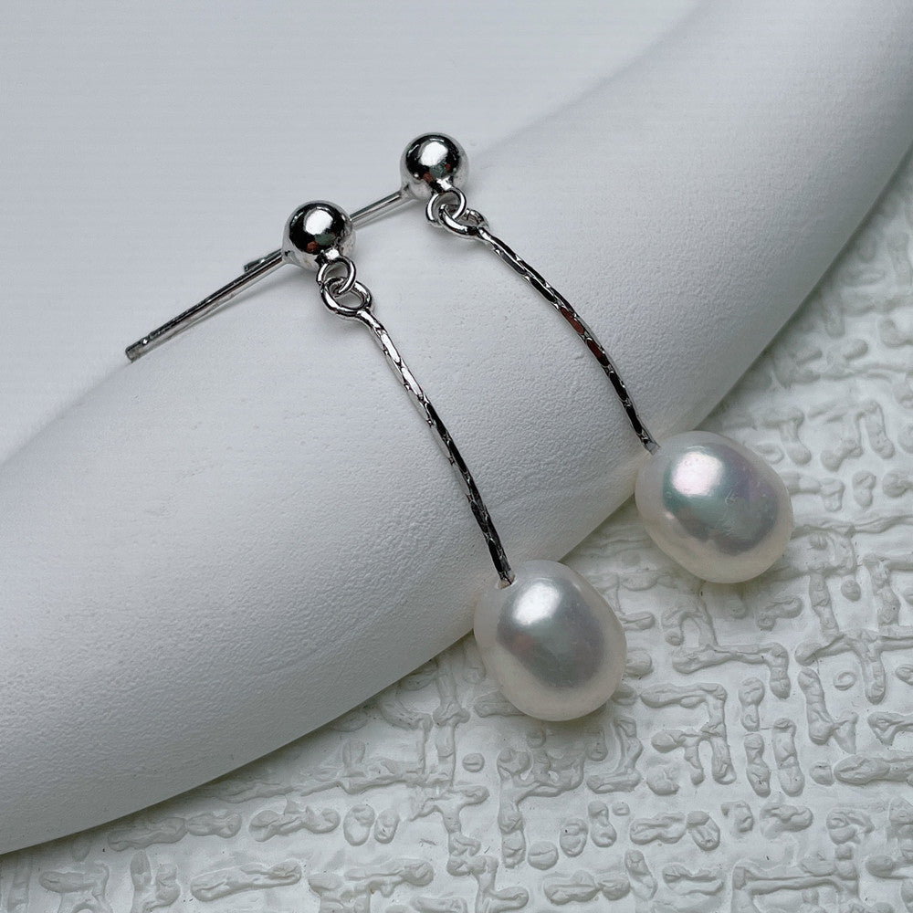 Boucles d'oreilles en or de Danoir Paris avec perles élégantes, finition raffinée et design sophistiqué pour un style chic.