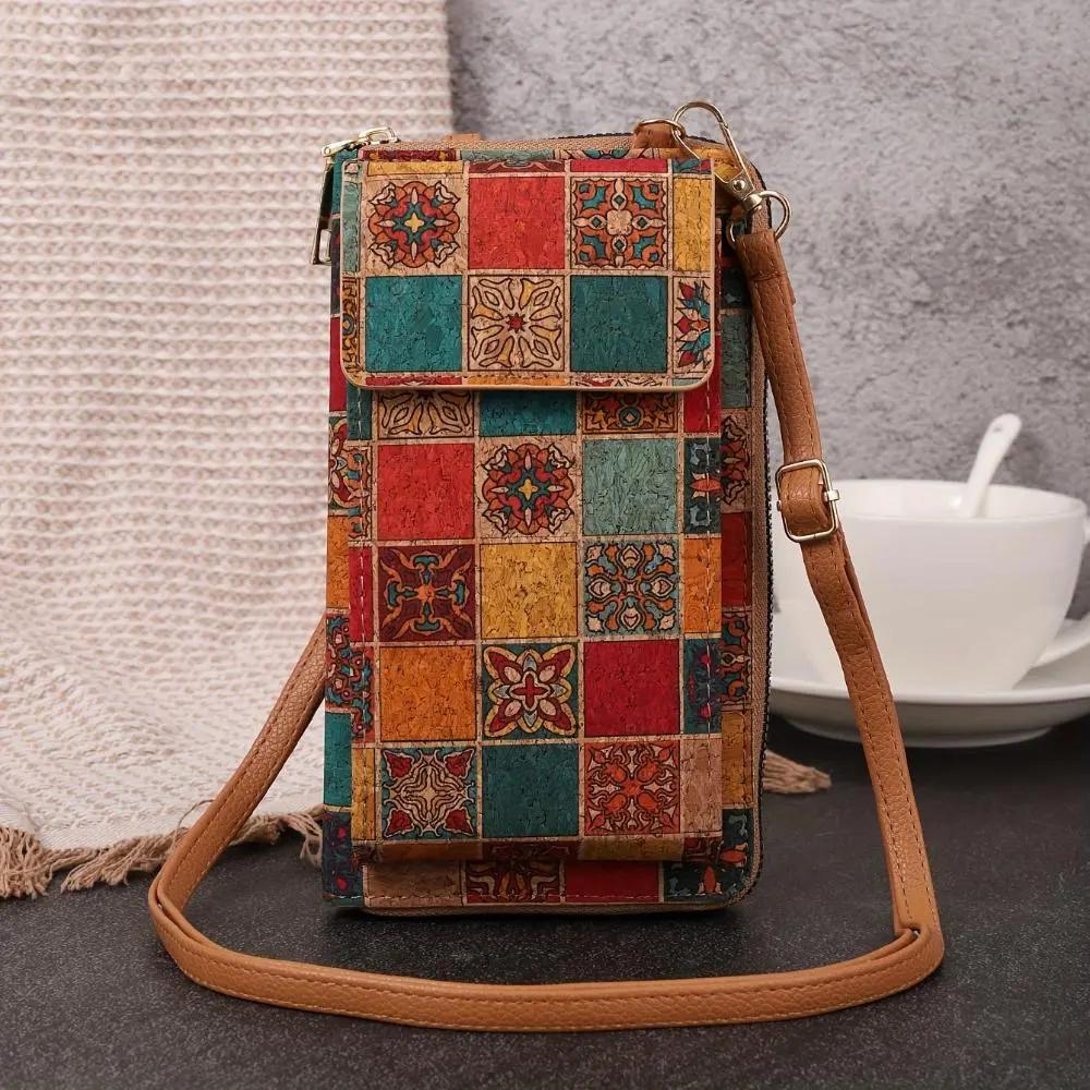 Sac à bandoulière Nina de Danoir Paris avec motifs floraux bohèmes et détails floraux, accessoire élégant et coloré.