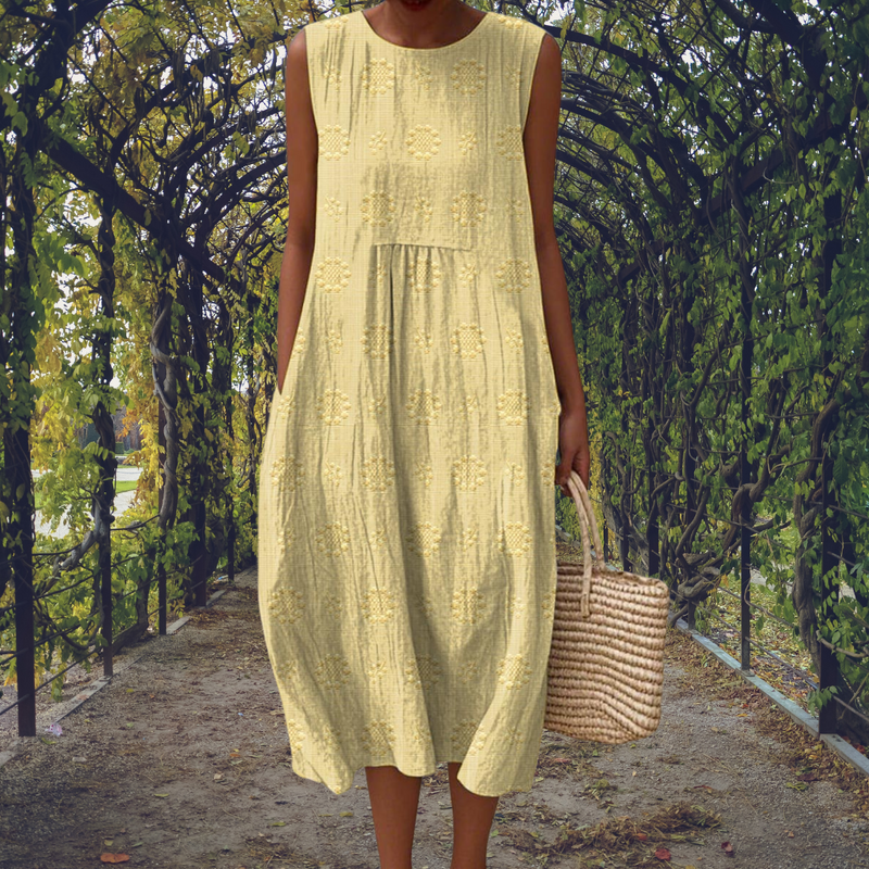 Robe sans manches Linda de Danoir Paris, élégante, en vert, vue de face sur mannequin dans un style chic.