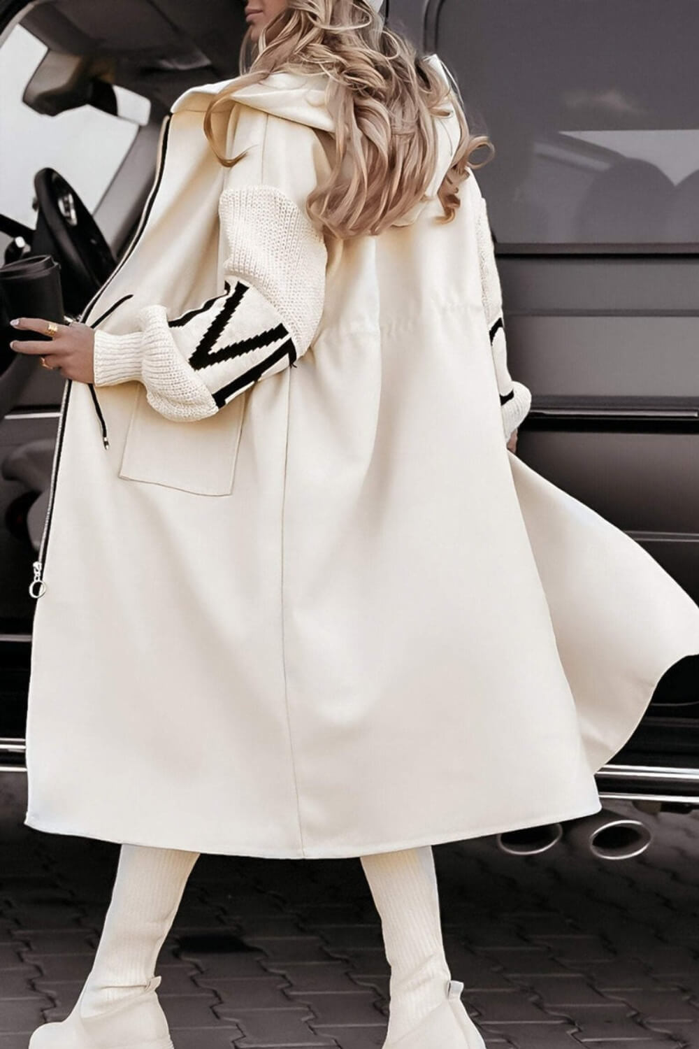Manteau femme blanc Amélie™ avec manches tricotées, Danoir Paris, élégant et chaud, vue de face.