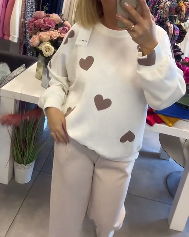 Pull Mila Danoir Paris en coton blanc avec motifs de cœurs, doux et confortable, pour un style décontracté.