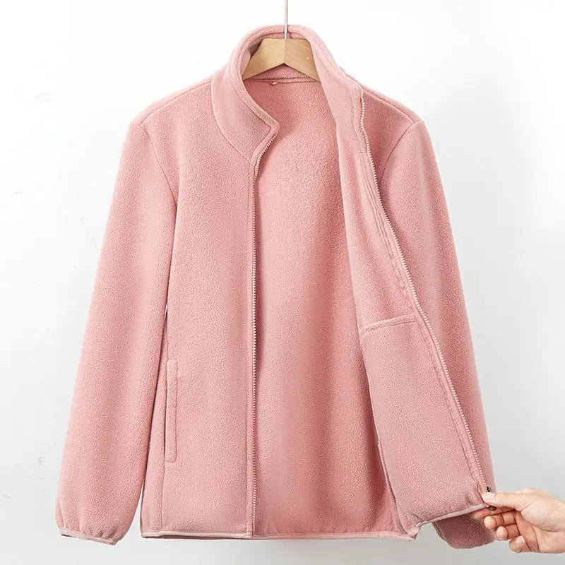 Veste polaire élégante Nora de Danoir Paris en noir, coupe moderne et confortable, idéale pour l'hiver.
