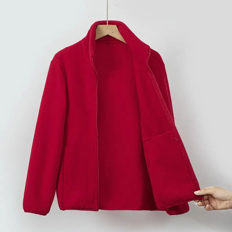 Veste polaire élégante Nora de Danoir Paris en noir, vêtement chaud et confortable pour femme.