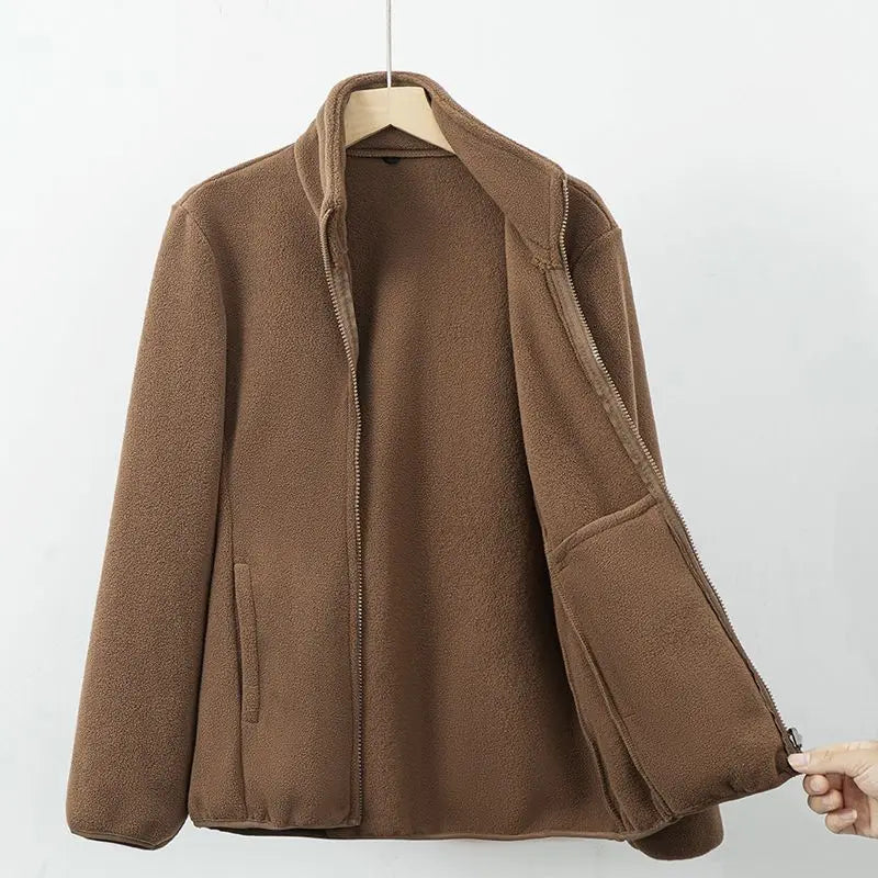 Veste polaire élégante Nora de Danoir Paris en noir, coupe moderne et confortable, idéale pour l'hiver.