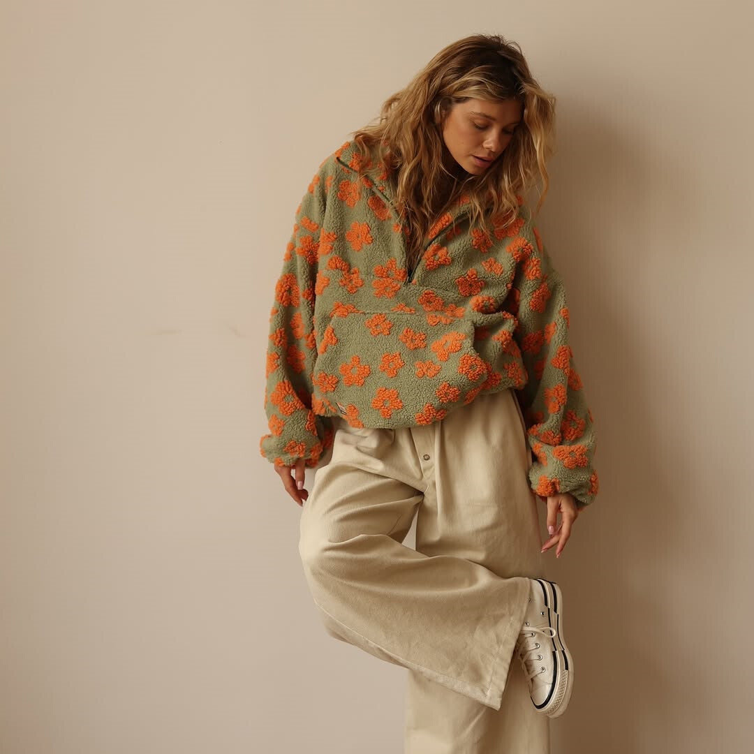 Fausse fourrure Danoir Paris Daisy Douce Fleece Boho jaune, style décontracté et confortable, vue en détail.