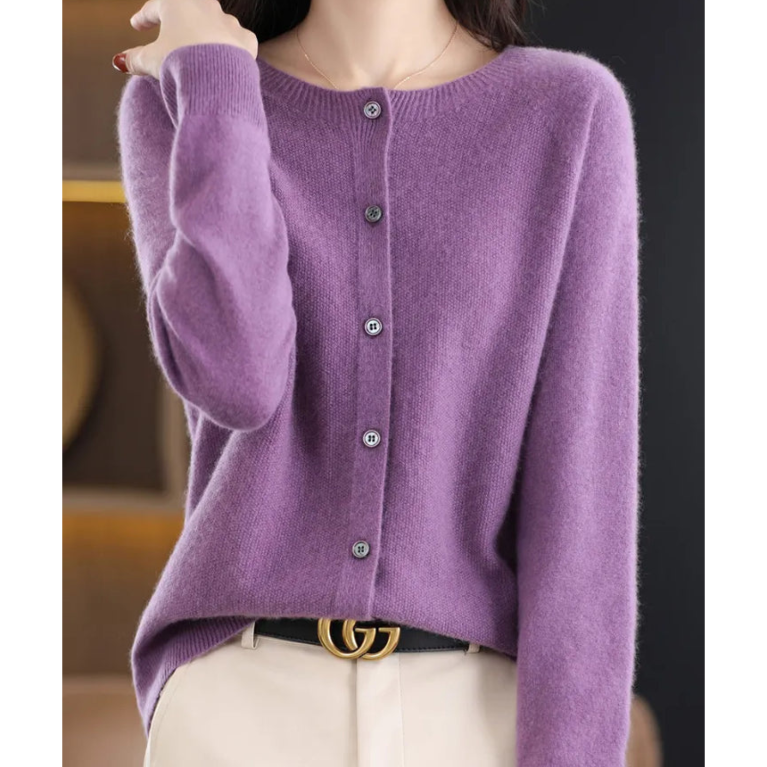 Pull en laine rose foncé Anna de Danoir Paris, élégant et chaud, avec un design sophistiqué visible sur l'image.