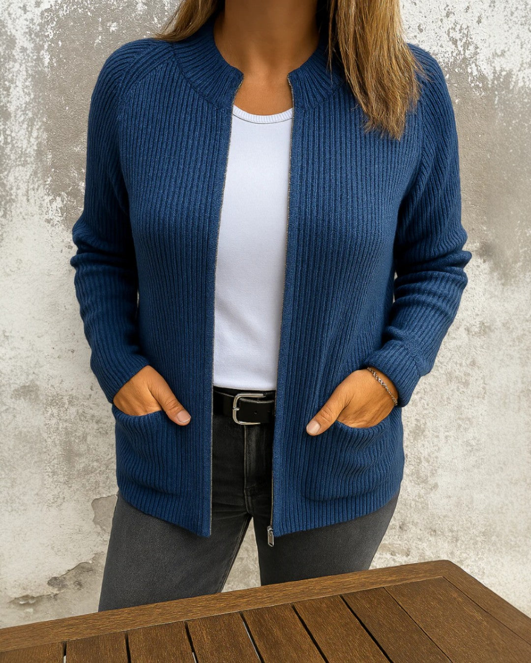 Gilet doux et pratique Sophie de Danoir Paris en gris, taille XL, avec texture confortable et design simple.