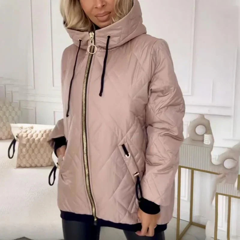 Veste matelassée élégante Danoir Paris Elena en rose, style chic et confortable, vue de face.