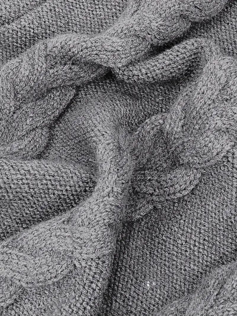 Robe turtleneck élégante Narda de Danoir Paris en cramoisi, coupe ajustée, tissu sophistiqué, portée en style chic.