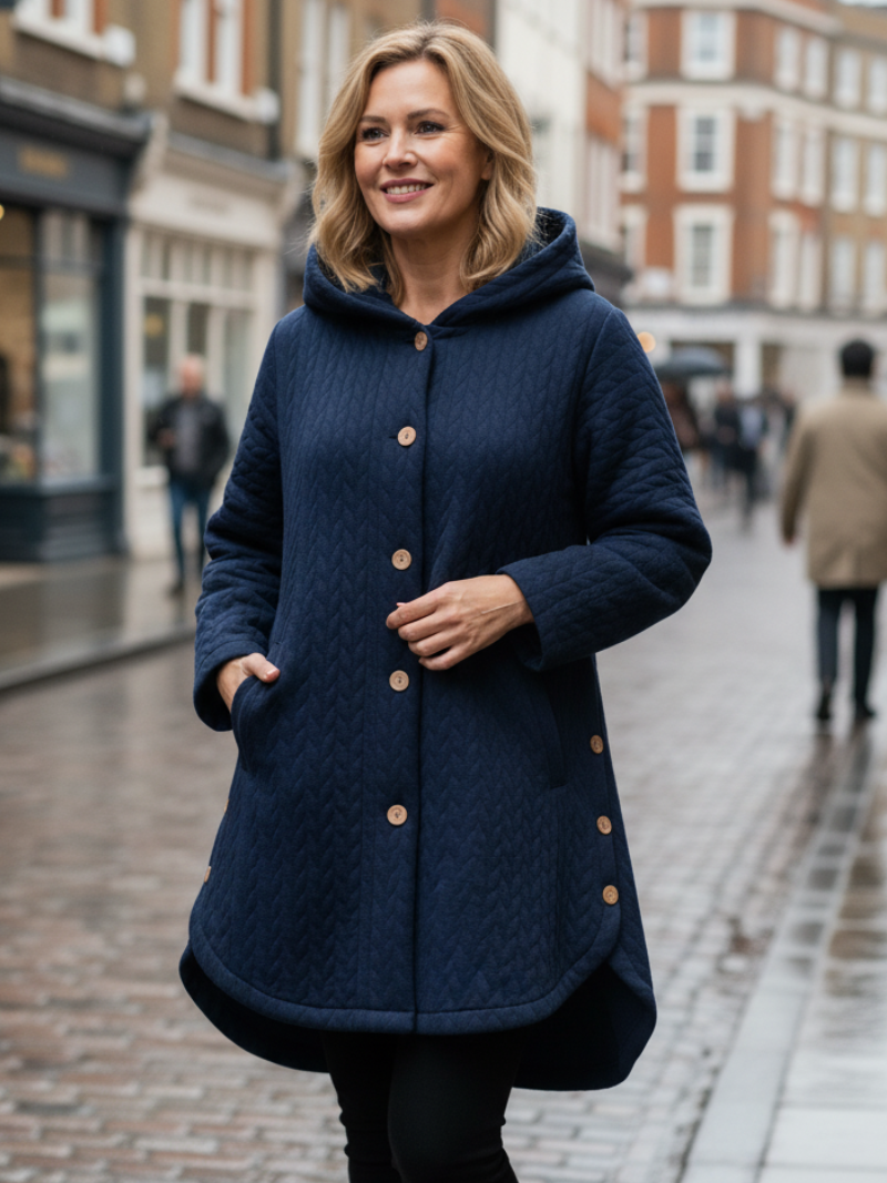 Veste matelassée automnale rouge bourgogne Julie Danoir Paris, élégante et chaude, avec finition raffinée.