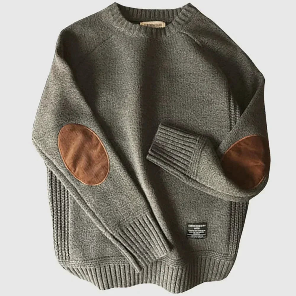 Pull alpin doux Gosse de Danoir Paris en rouge, doux et chaud, idéal pour l'hiver, vue de face sur le modèle.