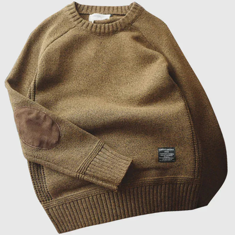 Pull alpin doux Gosse de Danoir Paris, rouge, en laine chaude, porté par un enfant, style confortable et doux.
