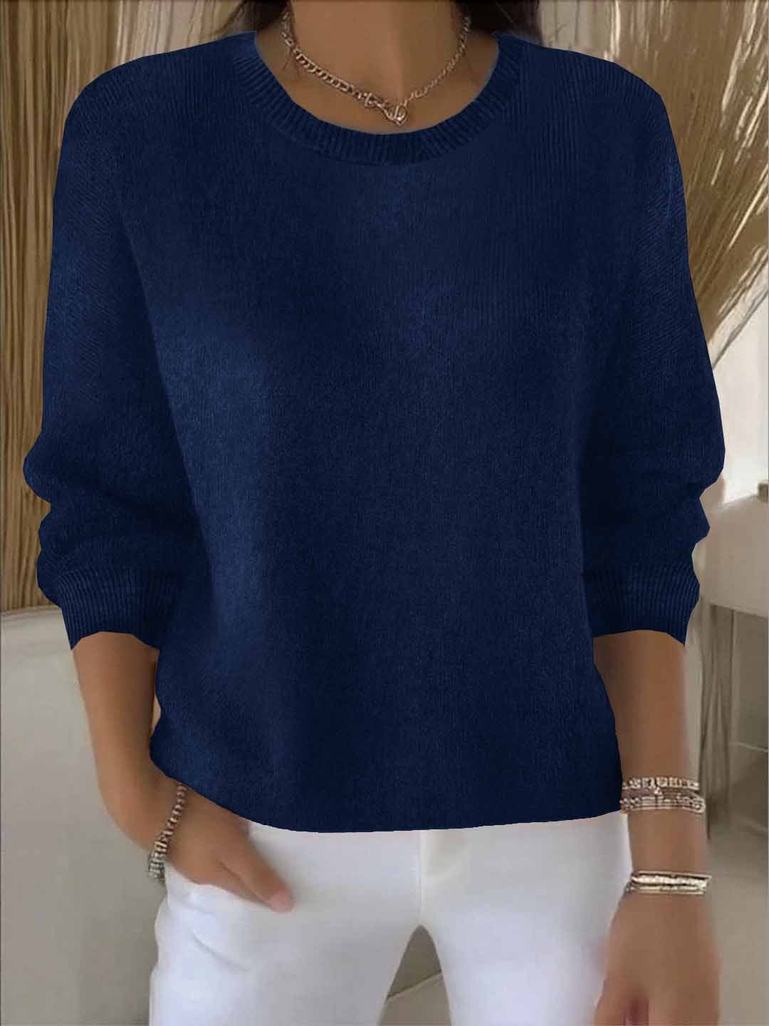Pull blanc Danoir Paris Ely, élégant et confortable, porté sur un mannequin avec col rond et manches longues.