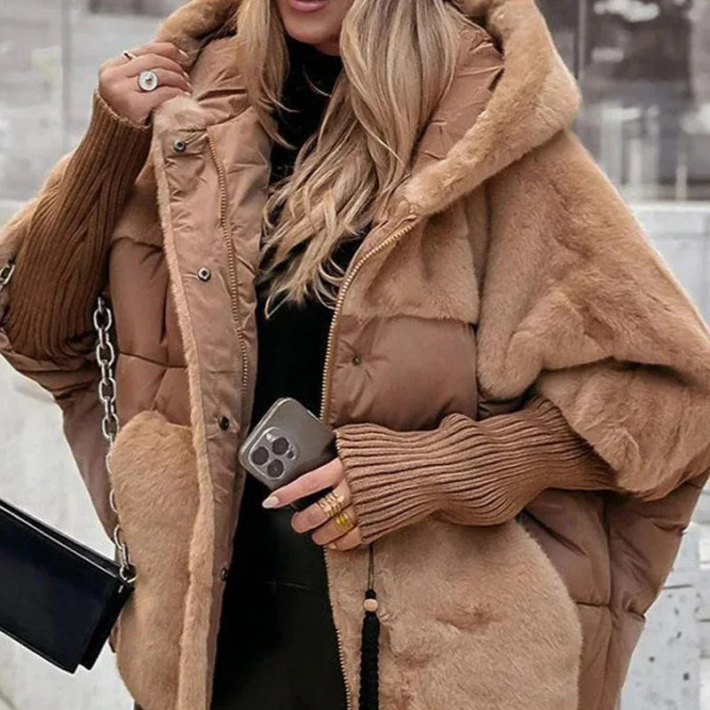 Veste d'hiver élégante Danoir Paris Lena FR1057 en marron, coupe sophistiquée et détails raffinés visibles sur l'image.