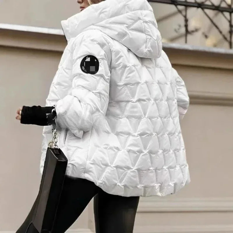 Veste d'hiver chic Lunara de Danoir Paris en rose poudré, style élégant et moderne pour femmes.
