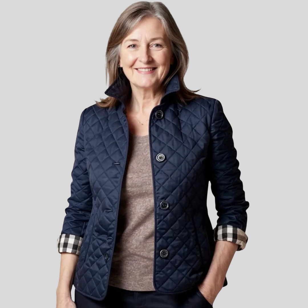 Veste matelassée élégante Danoir Paris Verity en bleu, style sophistiqué avec finitions soignées, vue de face sur mannequin.