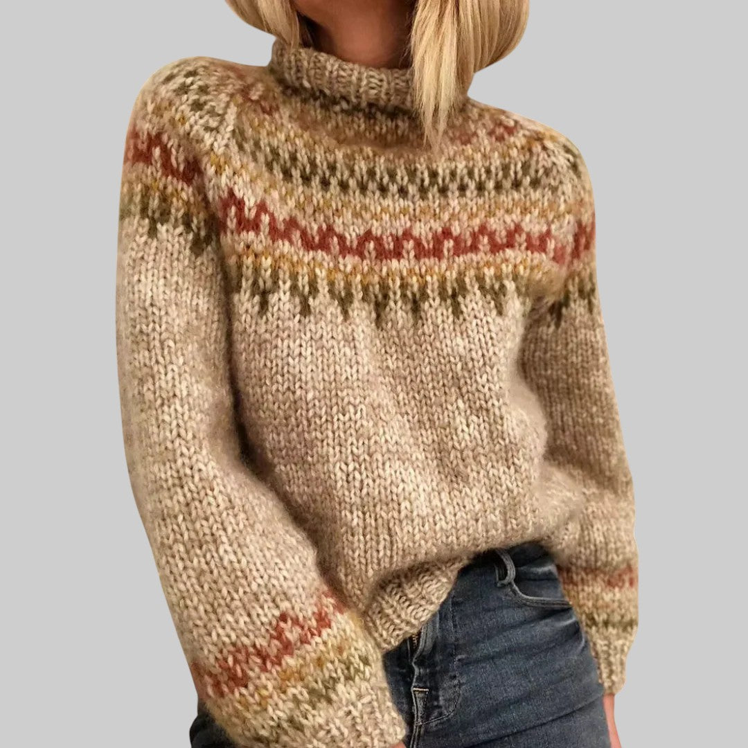 Pull islandais vintage fait main Ashley de Danoir Paris, en laine bleue avec motifs traditionnels, porté sur un mannequin.