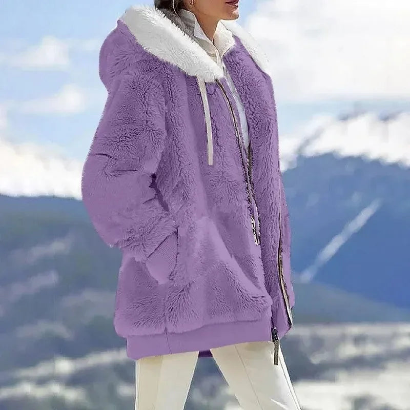 Veste d'hiver élégante Valorine de Danoir Paris avec rayures bleues, coupe sophistiquée et style moderne.