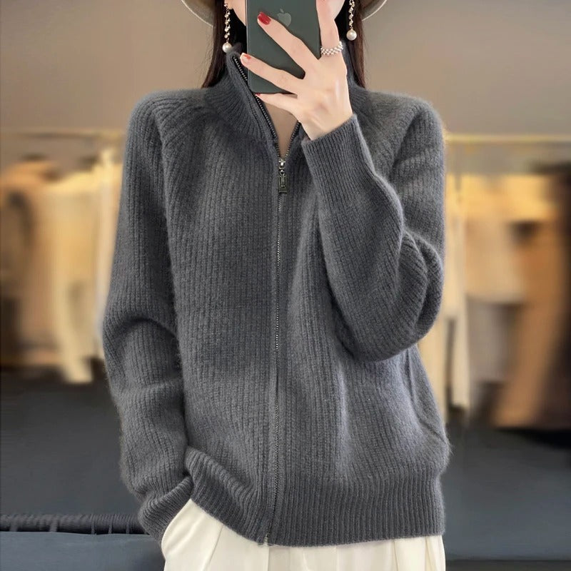 Cardigan zippé sophistiqué Danoir Paris Vienne en marron clair, élégant et confortable pour un style chic.