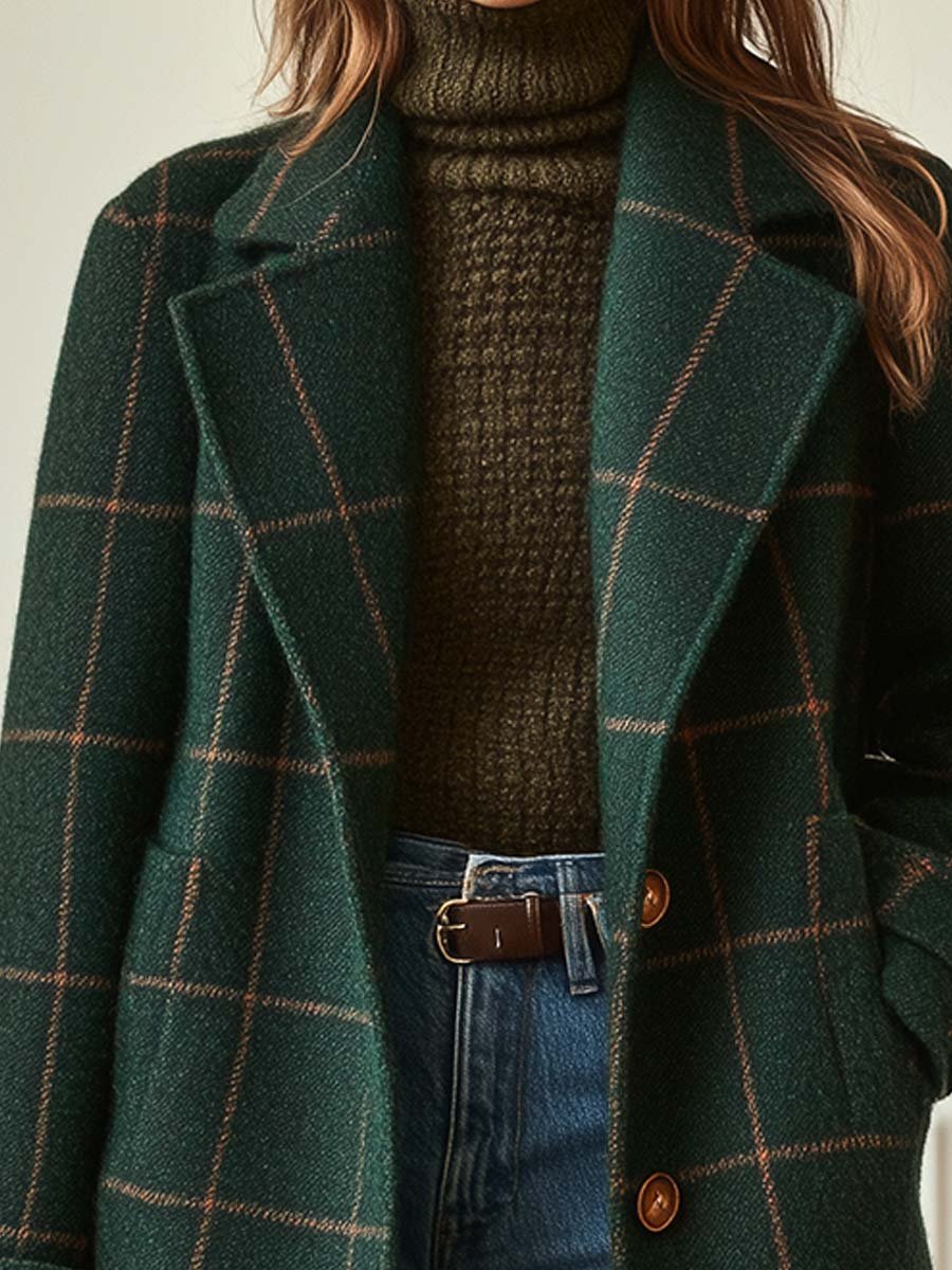 Manteau classique à carreaux Elena de Danoir Paris, en tissu vert, coupe élégante et intemporelle, taille XS, détail visible.