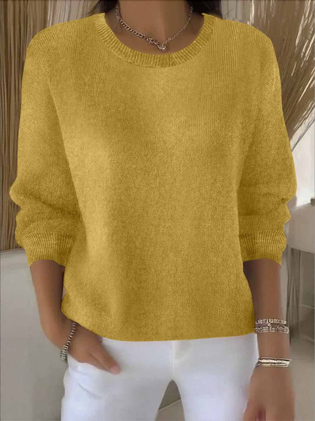 Pull doux jaune Talbot par Danoir Paris, vêtement élégant pour femme, en tissu confortable et moelleux.