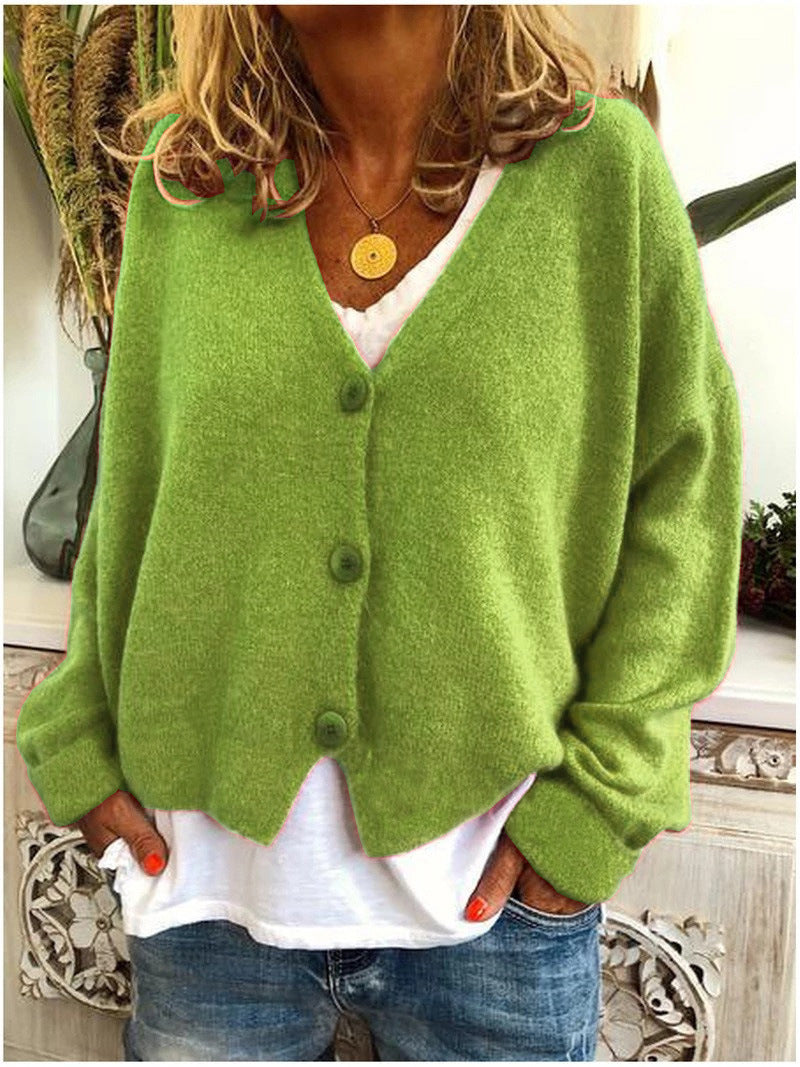 Cardigan tricoté orange Scarlett de Danoir Paris, élégant, porté, avec détails de texture visible.
