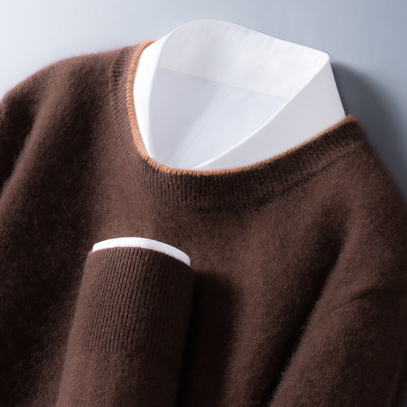 Pull en cachemire gris foncé Bennett de Danoir Paris, élégant et confortable, avec un design sophistiqué et détail fin.
