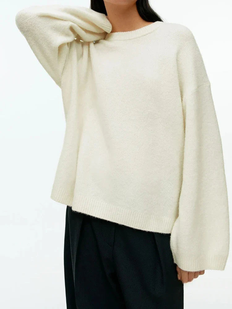 Pull en cachemire vert Liora de Danoir Paris, élégant et doux, avec un col rond et une finition soignée.