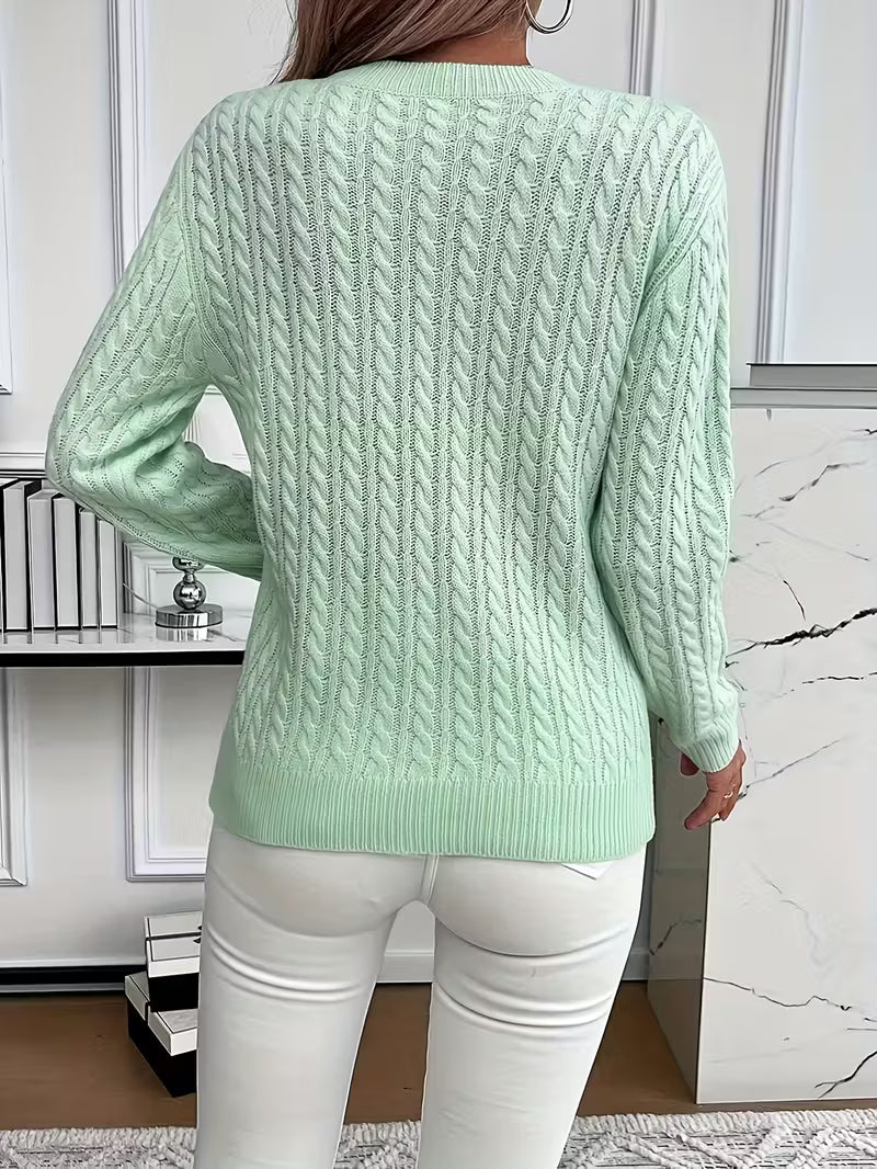 Pull élégant et confortable Danoir Paris Aria en vert, détail du tissu et coupe moderne visible dans l'image.