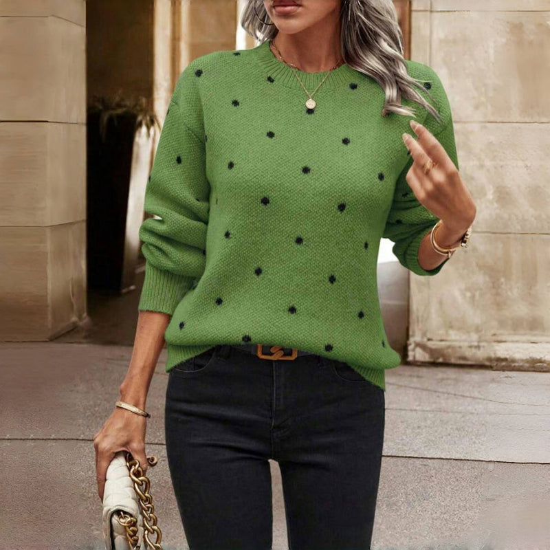 Pull à pois kaki Maria de Danoir Paris, modèle FR1160, en tissu doux et léger, porté sur un mannequin.