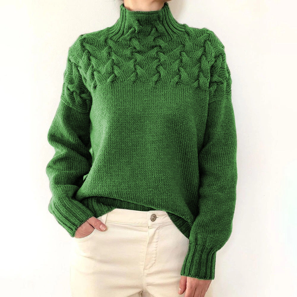Pull roulé Danoir Paris Talbot, chaud et élégant en bleu ciel, avec col roulé doux, porté sur un mannequin.
