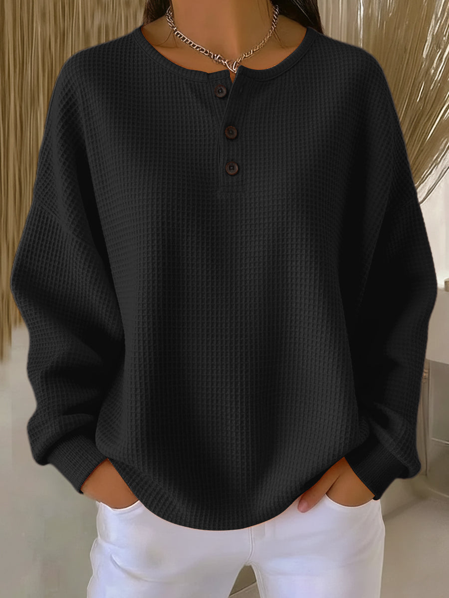Sweat-shirt orange Danoir Paris FR1163, élégant et confortable, porté par un mannequin, vue en gros plan sur le vêtement.