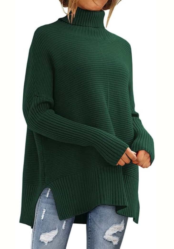 Pull roulé Danoir Paris Anna en bleu marine, style automnal, tissu confortable et doux, porté en vue de face.