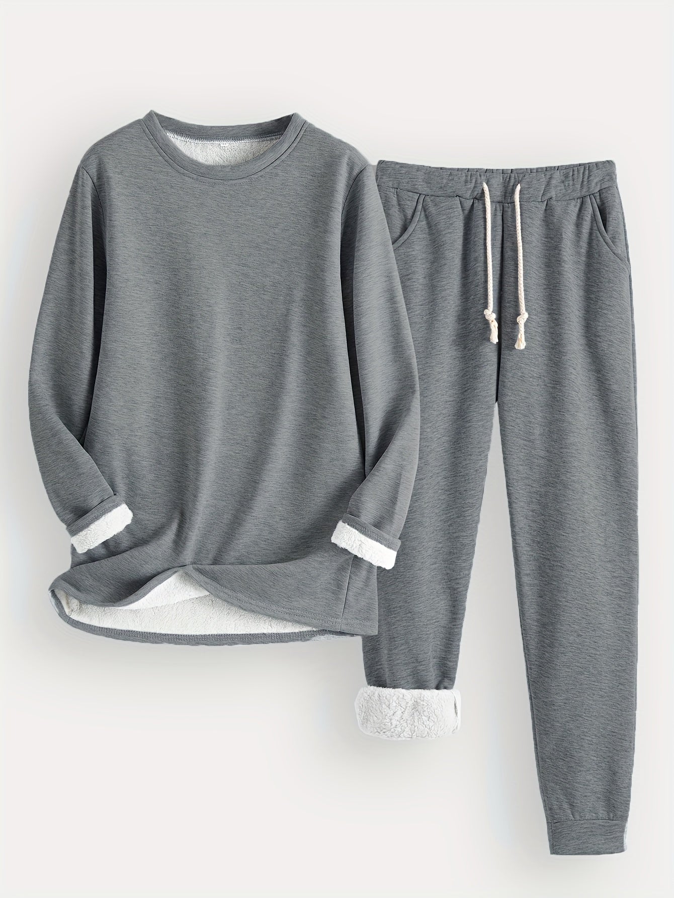 Ensemble détente élégant Karina de Danoir Paris, en tissu bleu, comprenant haut et pantalon confortables, parfait pour la relaxation.