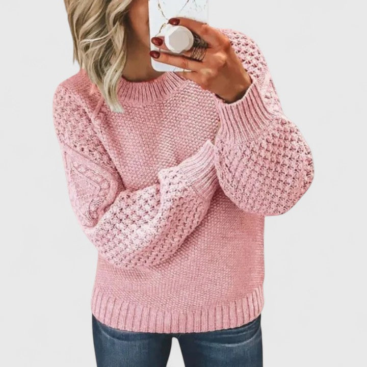 Pull confortable et élégant de la marque Danoir Paris, modèle FR1175, couleur rose, porté par un mannequin.
