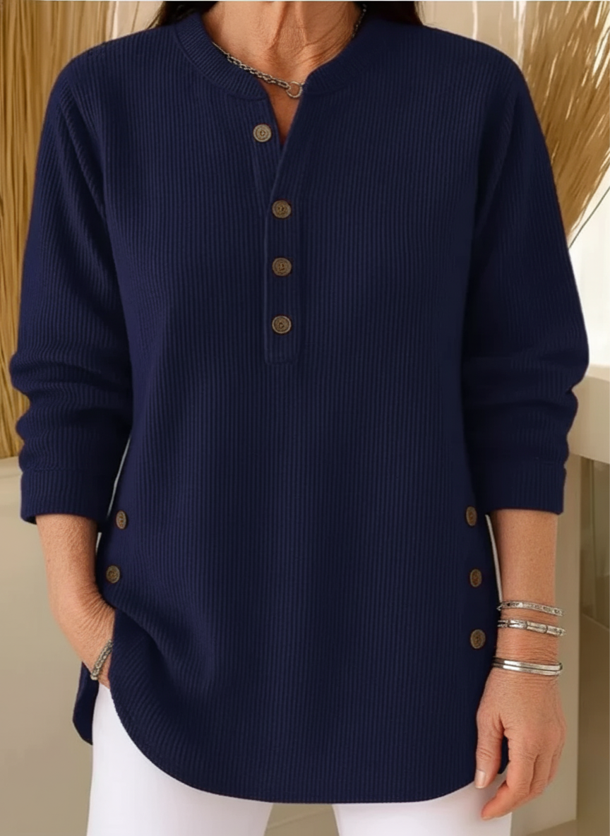 Pull Élise Danoir Paris en laine douce bleu clair, style élégant et confortable, pour femmes.