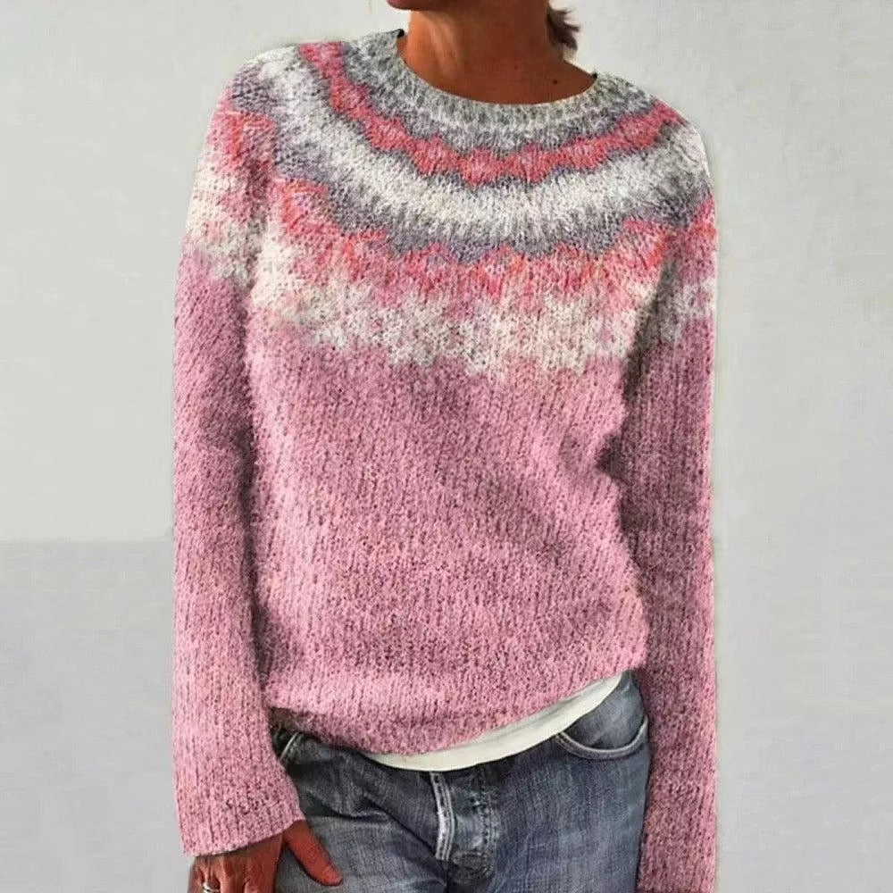 Pull en cachemire rose Petra de Danoir Paris, élégant et confortable, porté en mode décontracté.