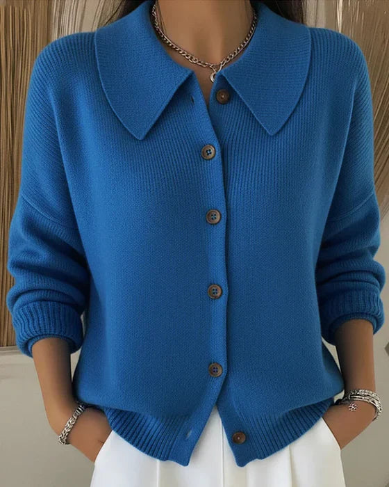 Cardigan long chic Miora de Danoir Paris en bleu, veste élégante en maille pour femmes.