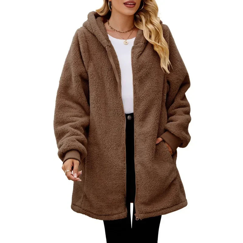 Veste chic intemporelle Annelie de Danoir Paris en noir, taille XS, vue de face avec col élégant et boutons sophistiqués.