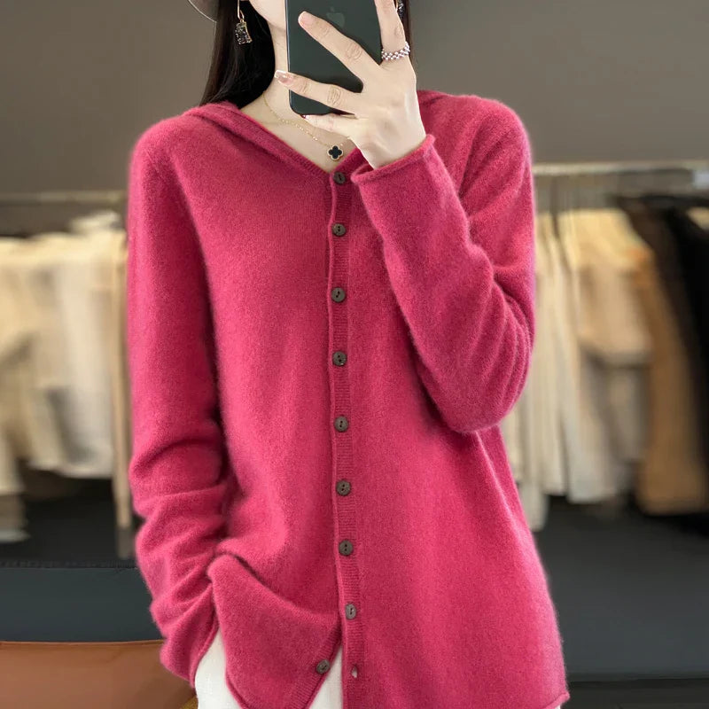 Pull Duveteux beige Sofia de Danoir Paris, élégant et chic, avec texture douce visible sur l'image.