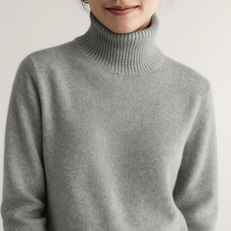 Pull doux col roulé chic Aurora Danoir Paris en beige, taille XS, avec un style élégant et confortable.
